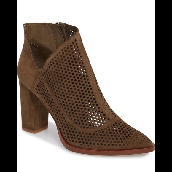 vince camuto levesna